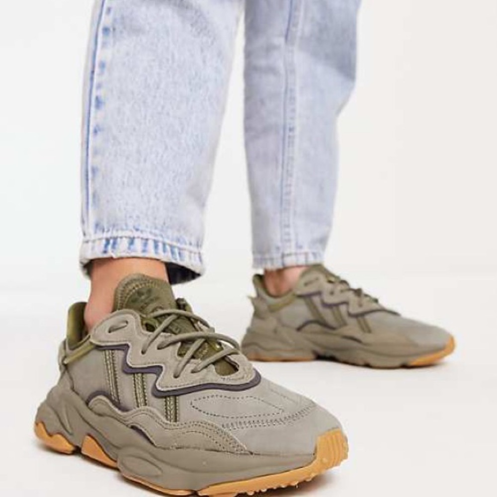 Adidas Ozweego sneakers size 5 in mens 7 in women's